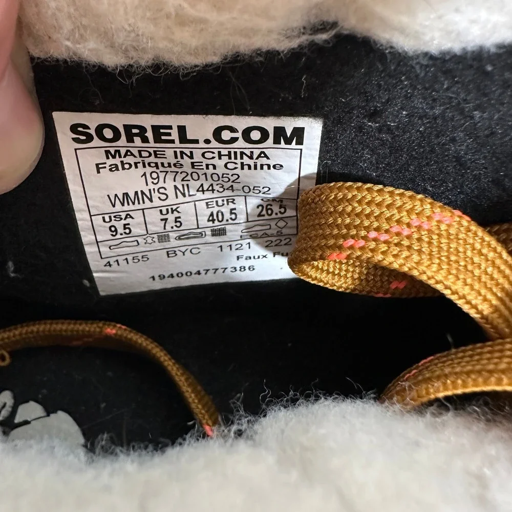 Sorel Out N About III Conquest Boots Womens 9.5 Grey Excellent Waterproof Suede